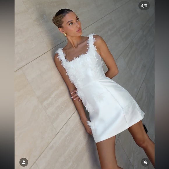 Elliatt Elder Dress White Mini - Picture 2 of 15